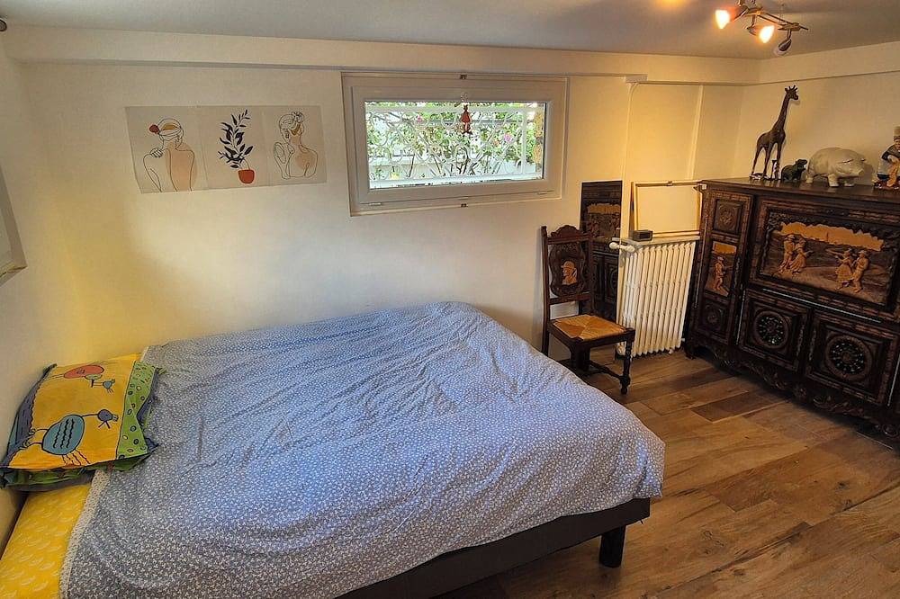 Chambre Meuble tourisme. Tv, Wifi, bathroom/Wc and private access in Champigny-sur-Marne, Valle del Marne
