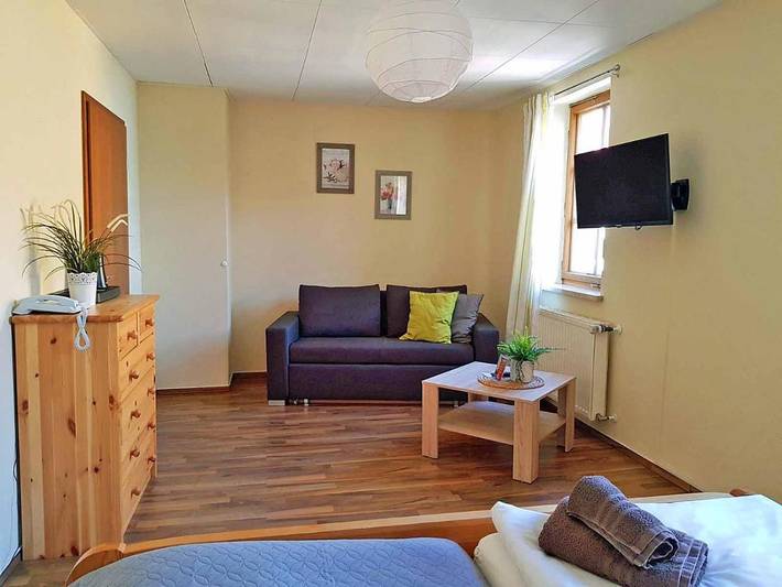 Hotel für 2 Personen, mit Terrasse und Garten sowie Pool und Ausblick in Uhlstädt-Kirchhasel - 3