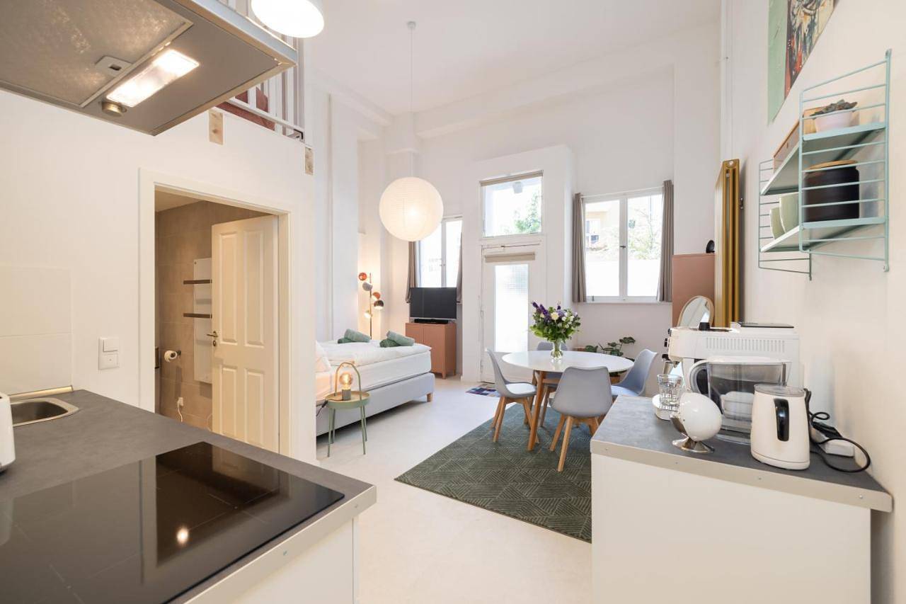 Geheel appartement, Great 2-room Loft with 2 bathrooms and 2 kitchen in Centrum van Berlijn, Berlijn