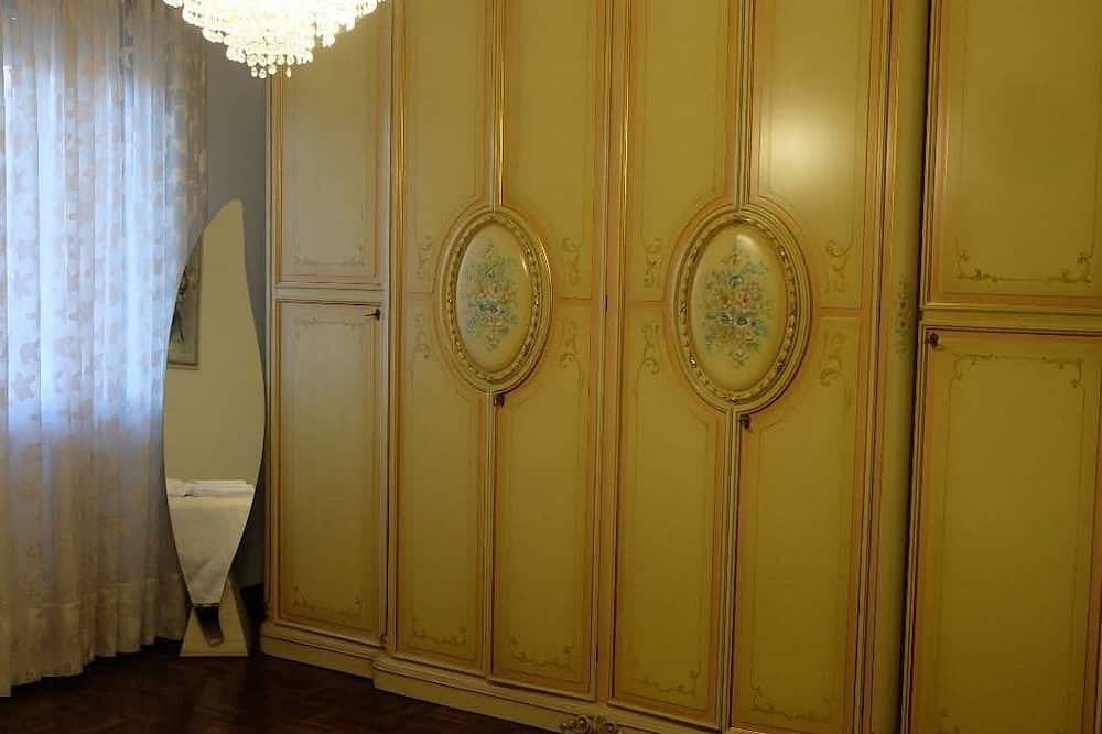 Apartamento entero, Spacious Apartment in center Abano Terme Wifi, free air conditioning. in Abano Terme, Colinas Eugâneas