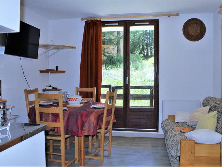 Ganze Wohnung, Gemütliche 2-Zimmer-Wohnung, 4 Schlafplätze, Südbalkon, Ski-in/out, Parkplatz, Risoul 1850 in Station de Risoul, Risoul