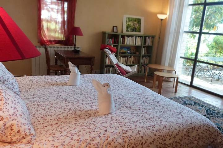 Location de vacances pour 8 personnes, avec terrasse et jardin à Sainte-Croix-à-Lauze - 4