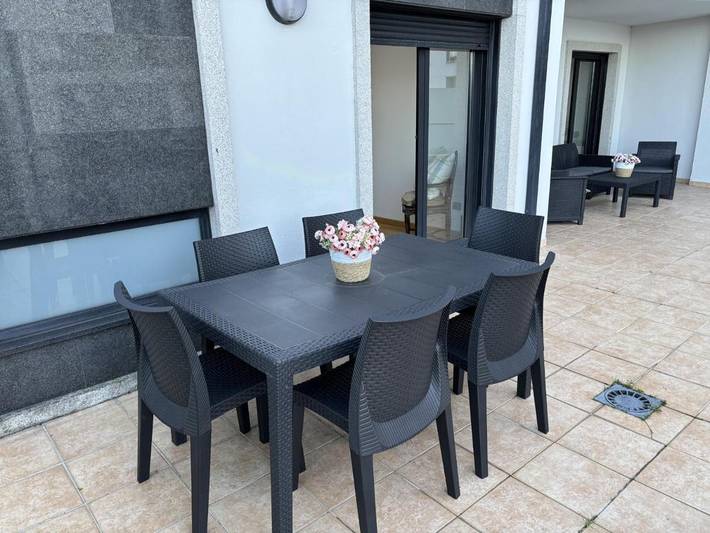 Apartamento para 8 personas, con balcón además de piscina y jacuzzi en Moaña