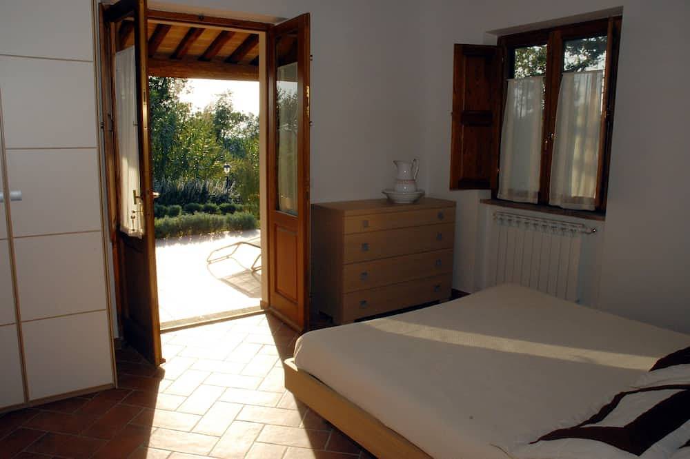 Casa Marta: casa indipendente con 400 m2 giardino privato recintato, piscina. in Pitigliano, Provincia di Grosseto