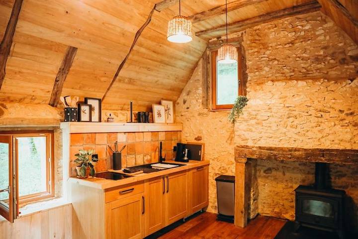 Location de vacances pour 2 personnes, avec vue ainsi que terrasse et jardin, animaux acceptés à Journiac - 3