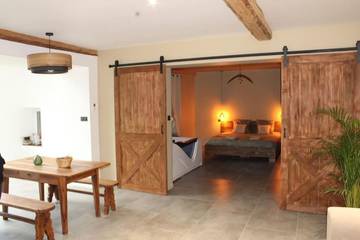 Gîte pour 2 personnes, avec terrasse ainsi que jacuzzi et jardin à Marlhes