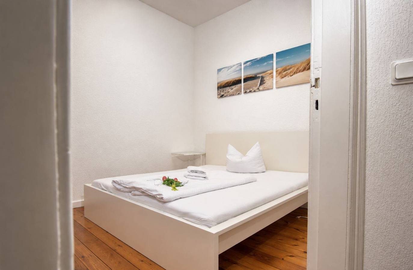 Ganze Ferienwohnung, Gemütliches Ferienzimmer beim Leuchtturm Warnemünde für 2 Gäste in Warnemünde Strand, Warnemünde