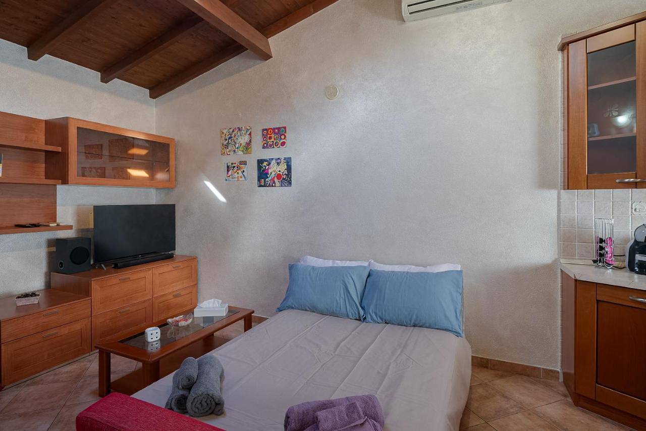 Appartement entier, 10 Min from Sea, Historic Rural Casa Del Molino in Camporosso, Alpes liguriennes