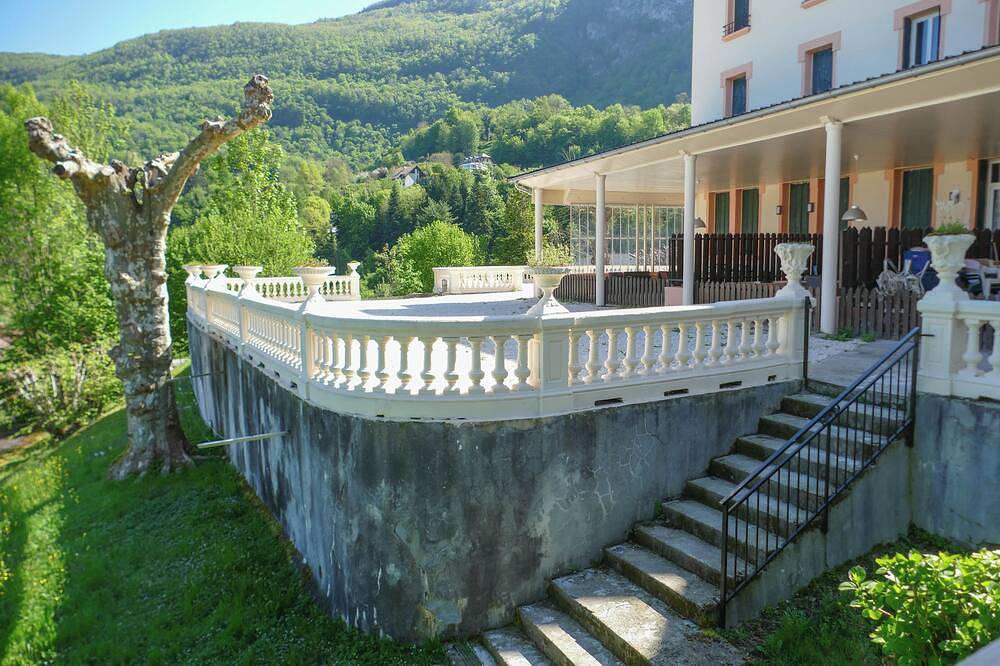 Entire apartment, Stylish 1-Bedroom Apartment in Aiguebelette-le-Lac, Chambéry region