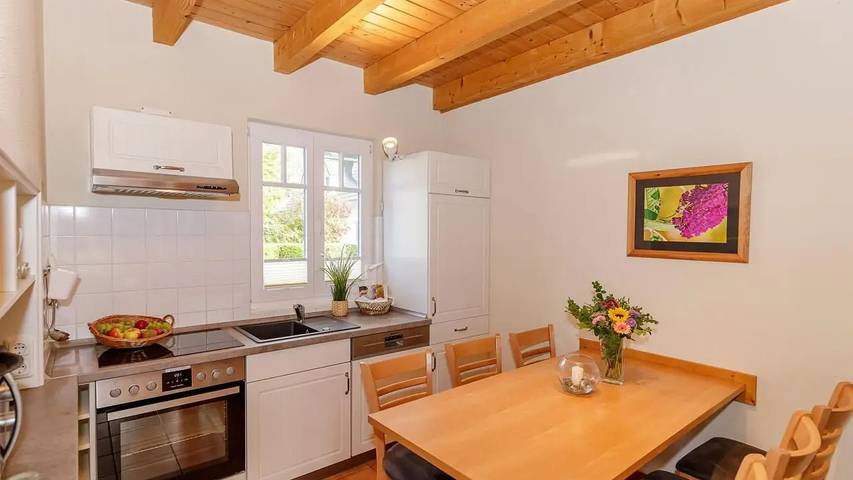 Ferienhaus für 6 Personen, mit Terrasse und Garten in Nienhagen - 3