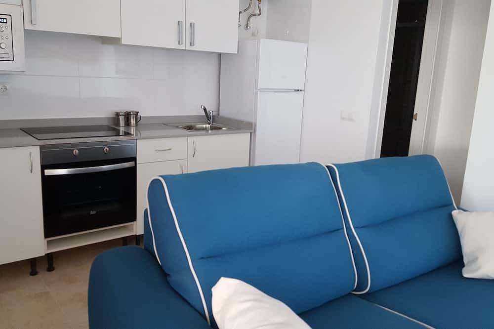 Entire apartment, Apartment with private terrace and garden facing the pool and next to the beach in Alcossebre, Alcalà de Xivert