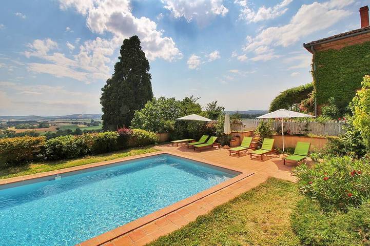 Location de vacances pour 10 personnes, avec Terrasse ainsi que Jardin et Piscine à Cintegabelle