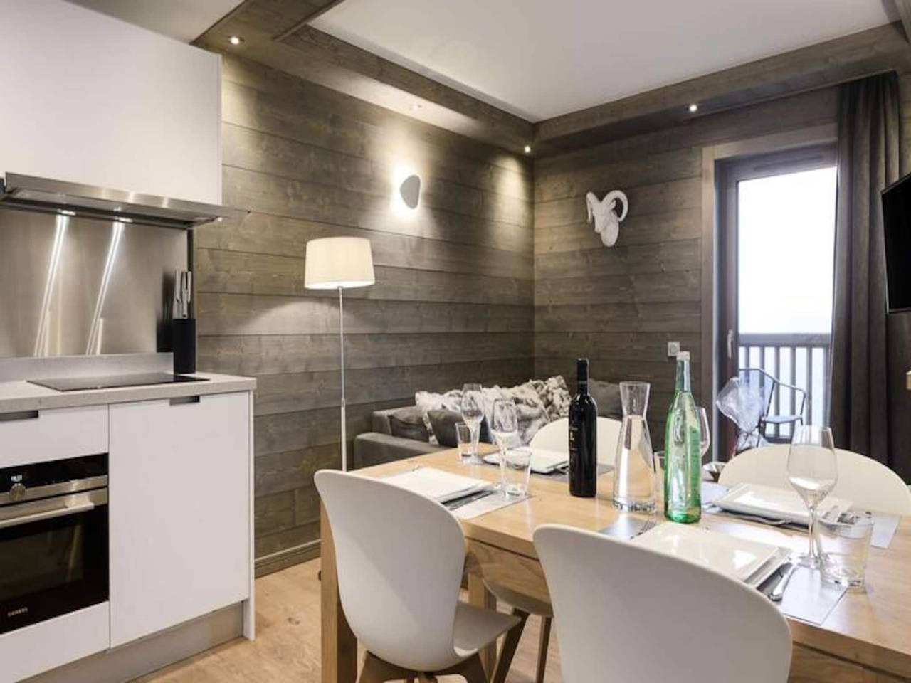 Entire apartment, Courchevel Moriond - Sleeps 4 - Close to slopes and shops in Courchevel 1650 (Moriond), Saint-Bon-Tarentaise