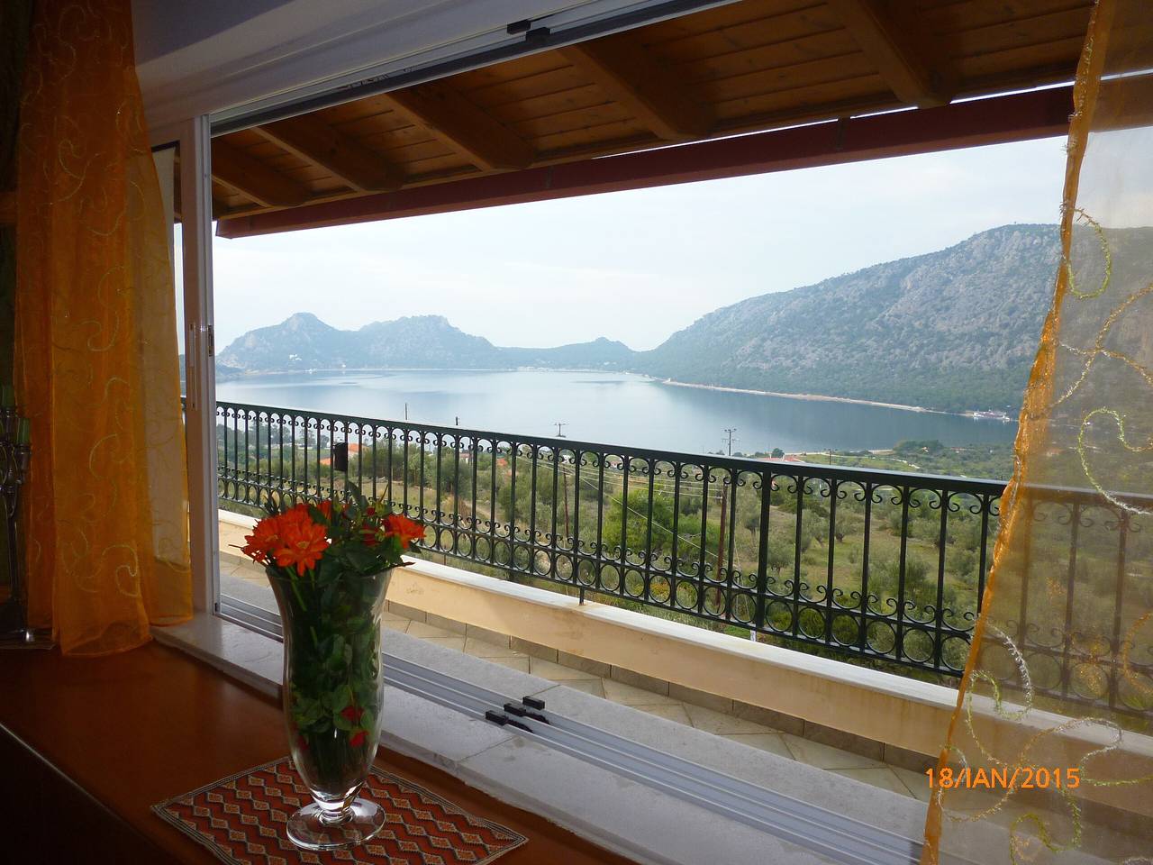 Ferienhaus „Billi's Loft“ mit Meerblick, Wlan und Klimaanlage in Loutraki-Perachora, Korinthia