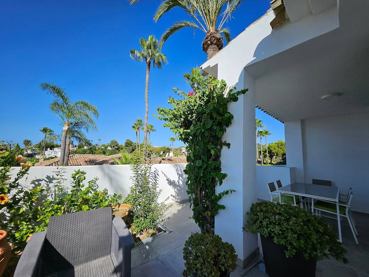 Three-Bedroom House in Calahonda, Mijas in Urbanizacion Calahonda, Mijas