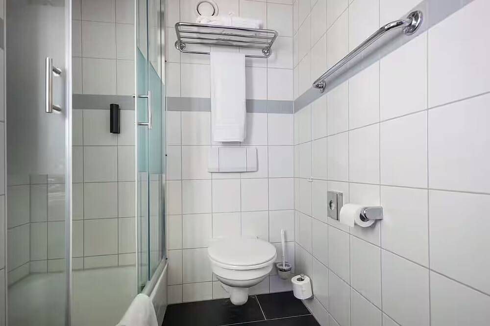 Superior Double Room | 0.6 Miles to Heppenheim Rail | Pets Welcome in Heppenheim, Bergstraße