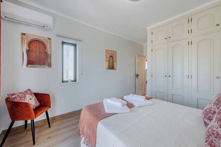 Villa 4 Schlafzimmer Pool / Klimaanlage Galé Abf in Guia, Faro Distrikt