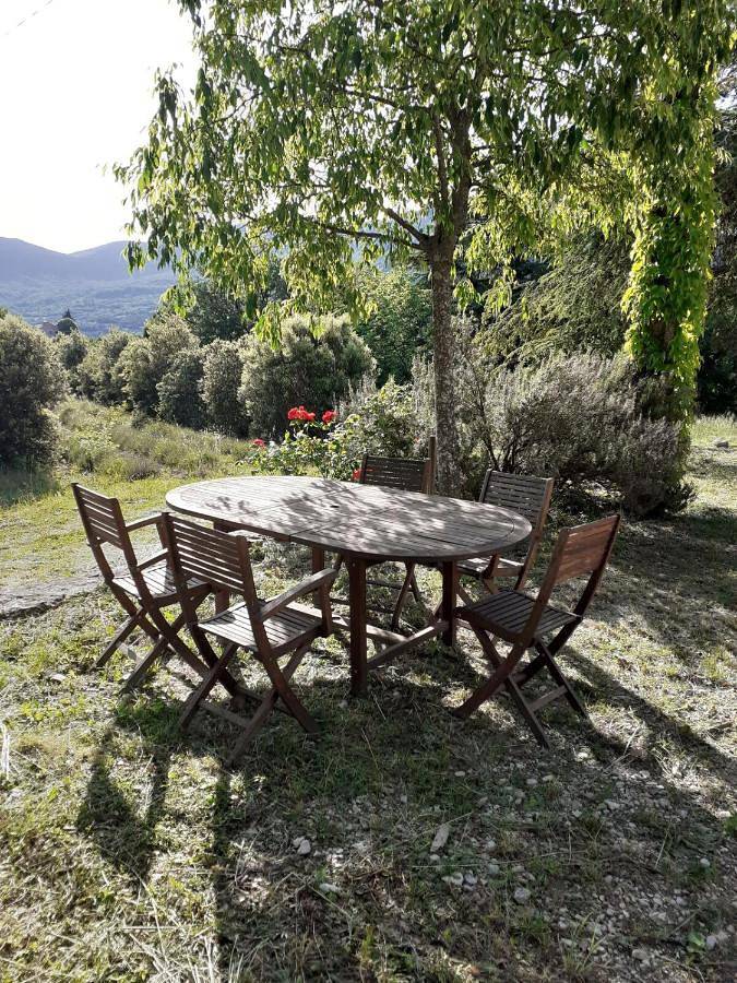 Location de vacances pour 6 personnes, avec jardin ainsi que vue et terrasse à Roche-Saint-Secret-Béconne - 3