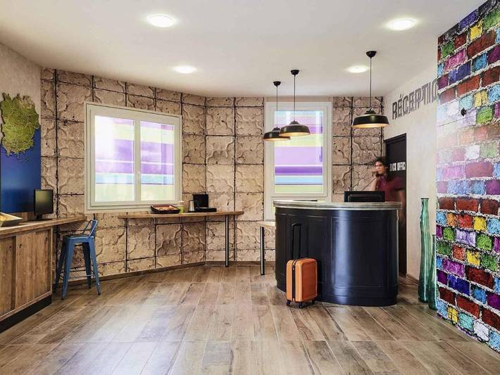 Hôtel pour 2 personnes, avec sauna ainsi que terrasse et jacuzzi, animaux acceptés dans Gare De Hyeres