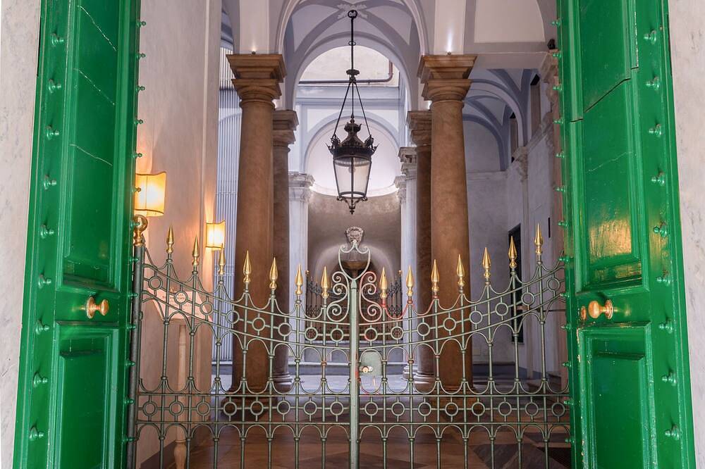 Appartamento intero, L' angolo di Luccoli in Genova (Città), Genoa