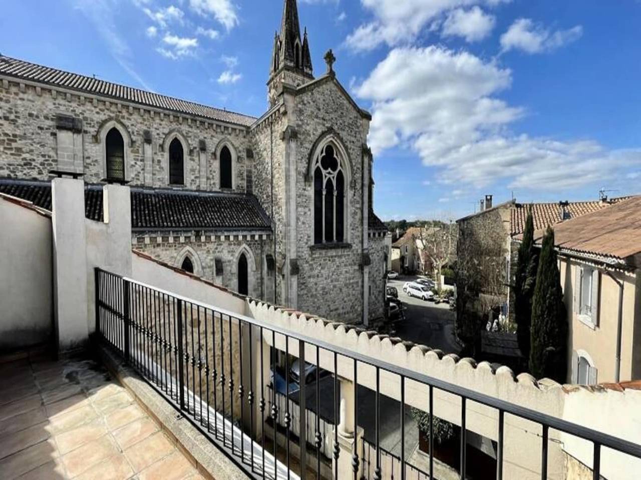 Entire apartment, Houses & Villas for 6 People in Saint-Cannat, Aix-en-Provence region