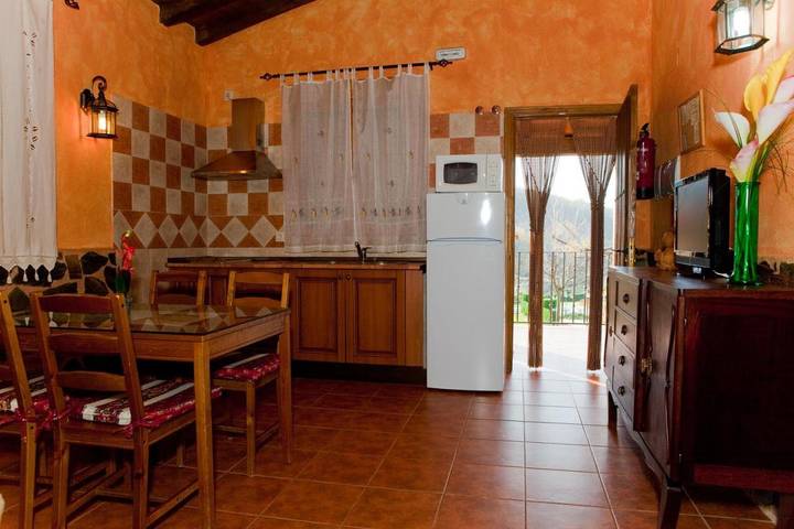 Casa rural para 7 personas, con balcón además de jardín y piscina en La Vera - 4