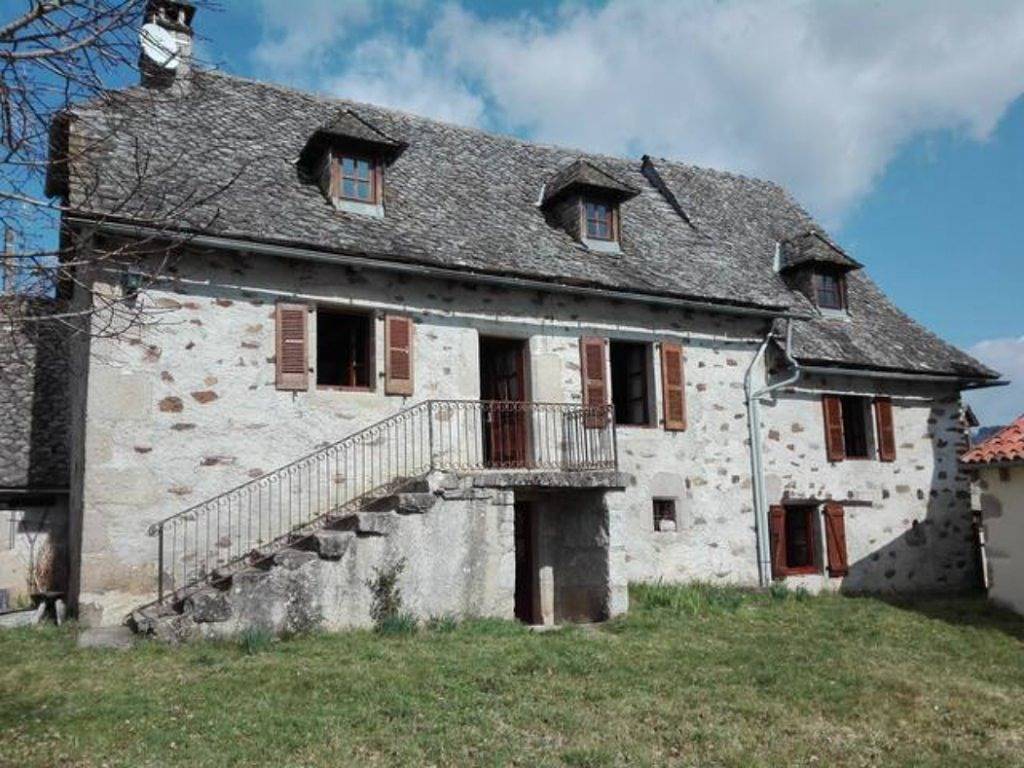 Grande maison de vacances, avec jardin, en pleine nature in Leucamp, Région d'Aurillac