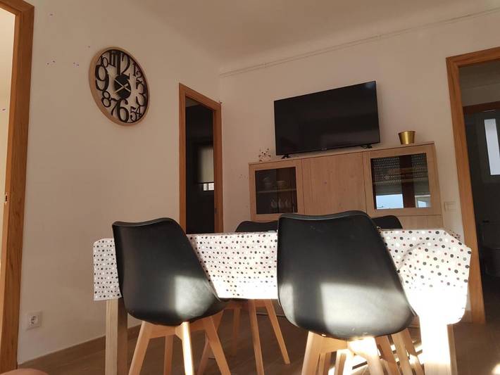 Gîte pour 6 personnes, avec vue ainsi que bassin pour enfant et balcon, adapté aux familles à Oliana - 2