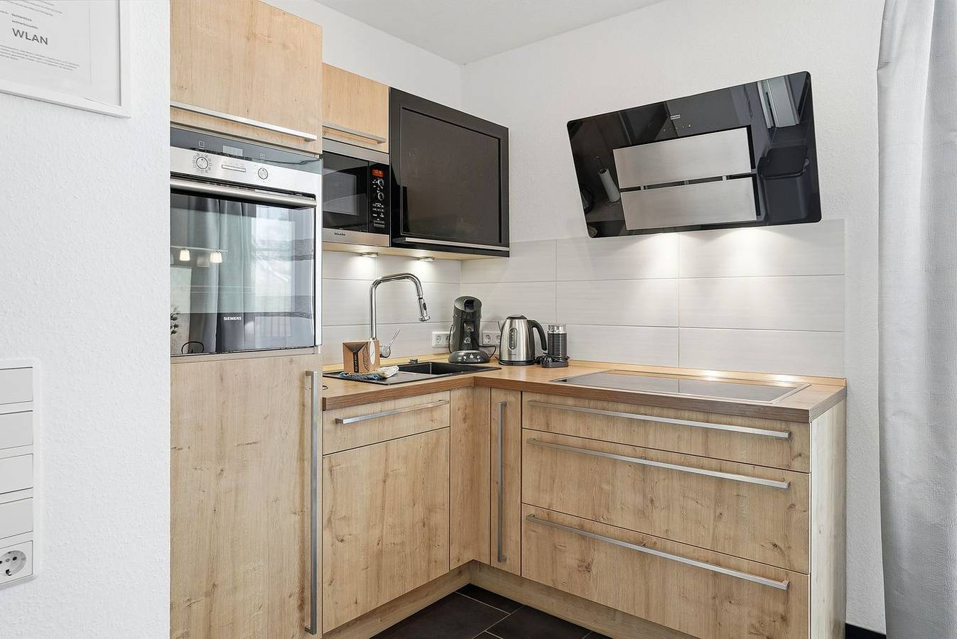 Achterblick: Ferienhaus mit 95 m², 3 Schlafzimmern, Kamin & Gemeinschaftssteg in Greetsiel, Krummhörn