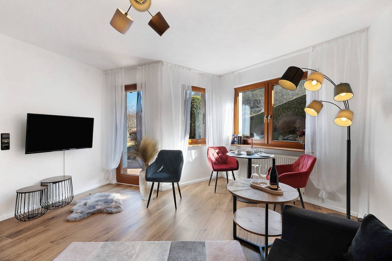 Apartamento entero, Apartamento 'Boutique' con vistas a la montaña, terraza privada y Wi-Fi in Lenzkirch, Selva Negra (zona sur)