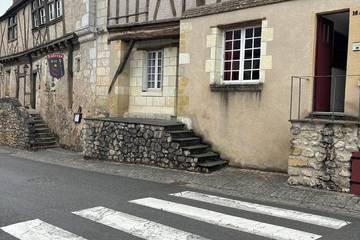 Gîte pour 6 personnes, avec terrasse et jardin à Saché