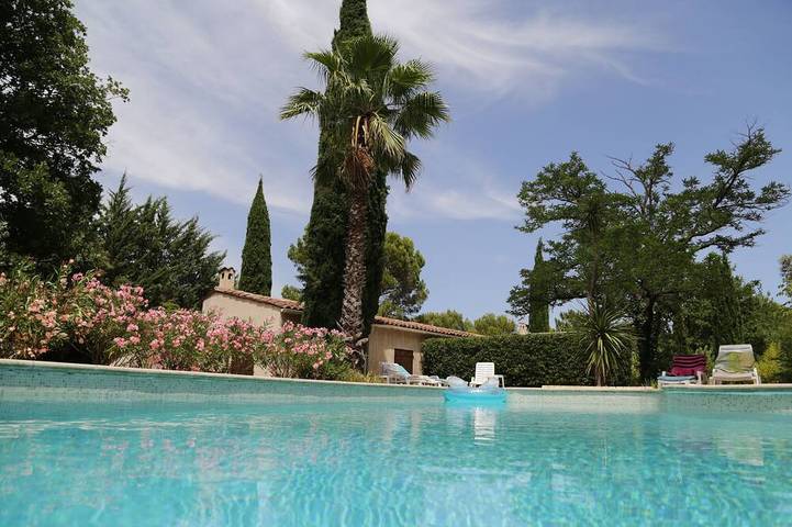 Ferienhaus für 18 Personen, mit Whirlpool und Garten sowie Terrasse in Callas