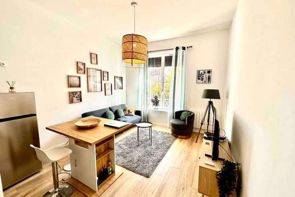 Entire apartment, Le 101 - Furnished apartment - 1st floor in Gien, Montargis region