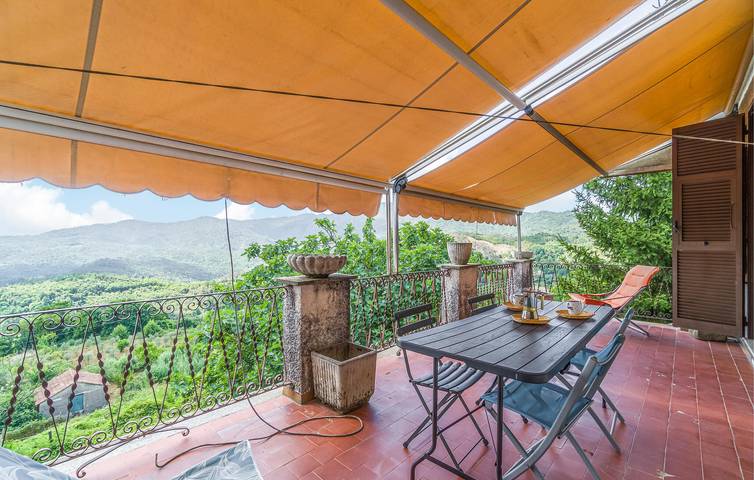Modern Apartment with Terrace, Parking, TV near Locanda Agrogallo in Castello (Carro), Carro (Liguria)