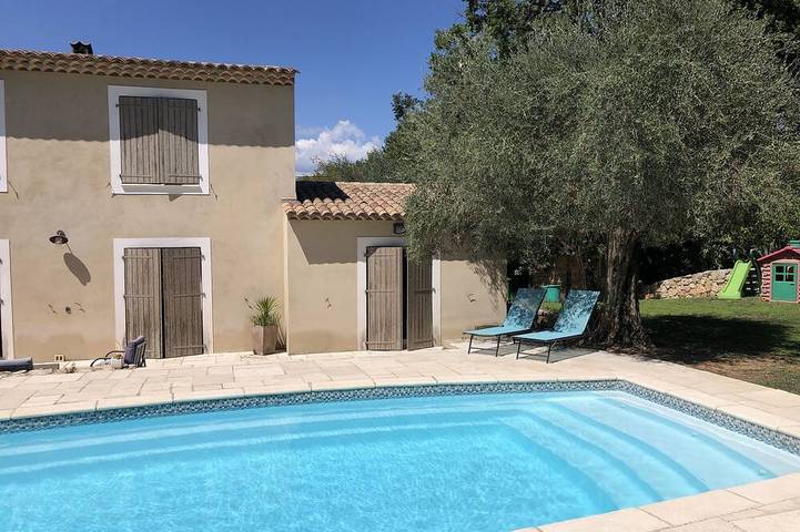 Superb house with heated pool in a beautiful garden in Le Rouret, Mittelmeerküste (Frankreich)