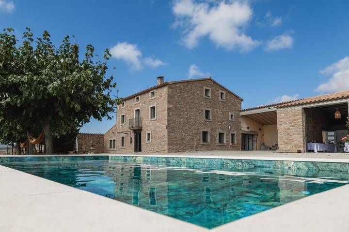 Casa rural para 13 personas, con piscina además de vistas y jardín en Argensola