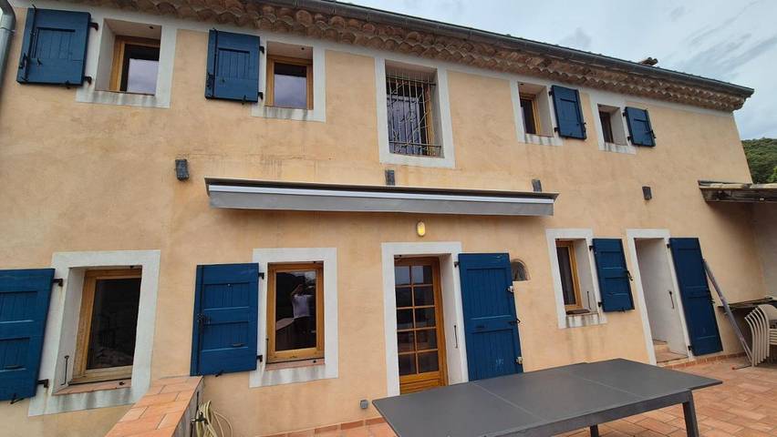 Location de vacances pour 8 personnes, avec terrasse et vue à Saint-Roman-de-Codières