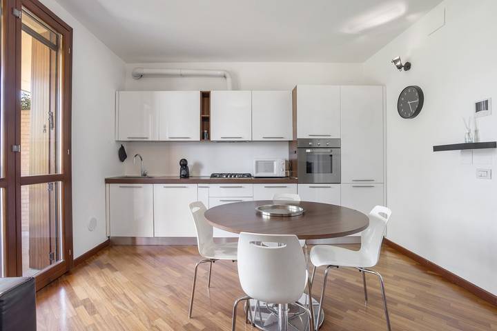 Apartamento inteiro, Apartamento 'La Casa Di Cami' com varanda e Wi-Fi in Agrate Brianza, Brianza