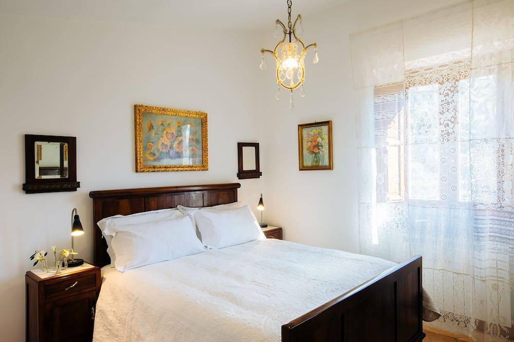 Für 10 Personen Monticelli-Mansion Frühstück inbegriffen in Casola di Napoli, Neapel Provinz