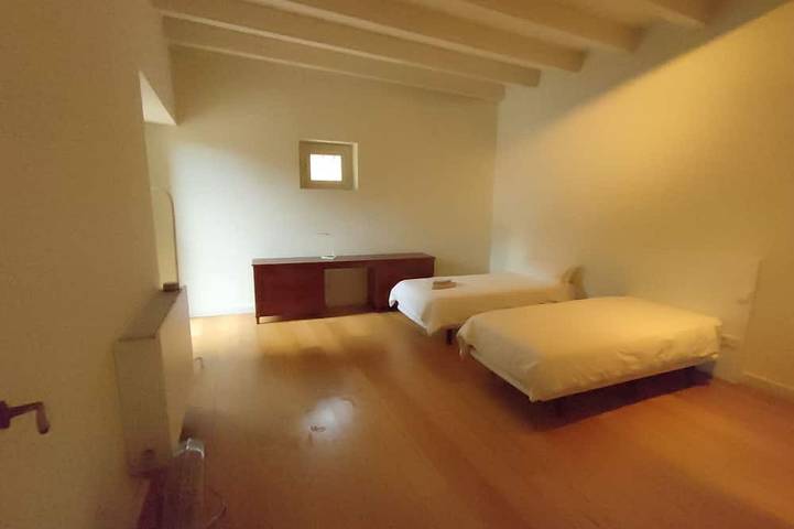 Location de vacances pour 5 personnes, avec jardin ainsi que piscine et terrasse, animaux acceptés à Alella - 2