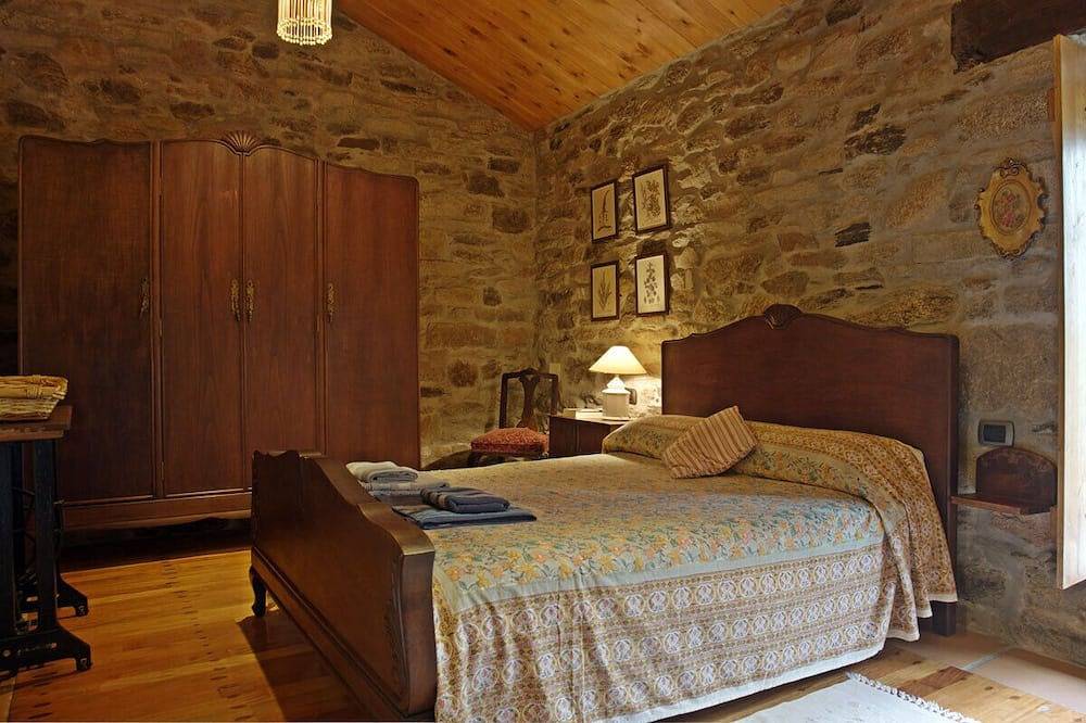 Casa rural, chimenea, amplio jardín,próxima a rutas de senderismo y balneario. in Guitiriz, Provincia de Lugo