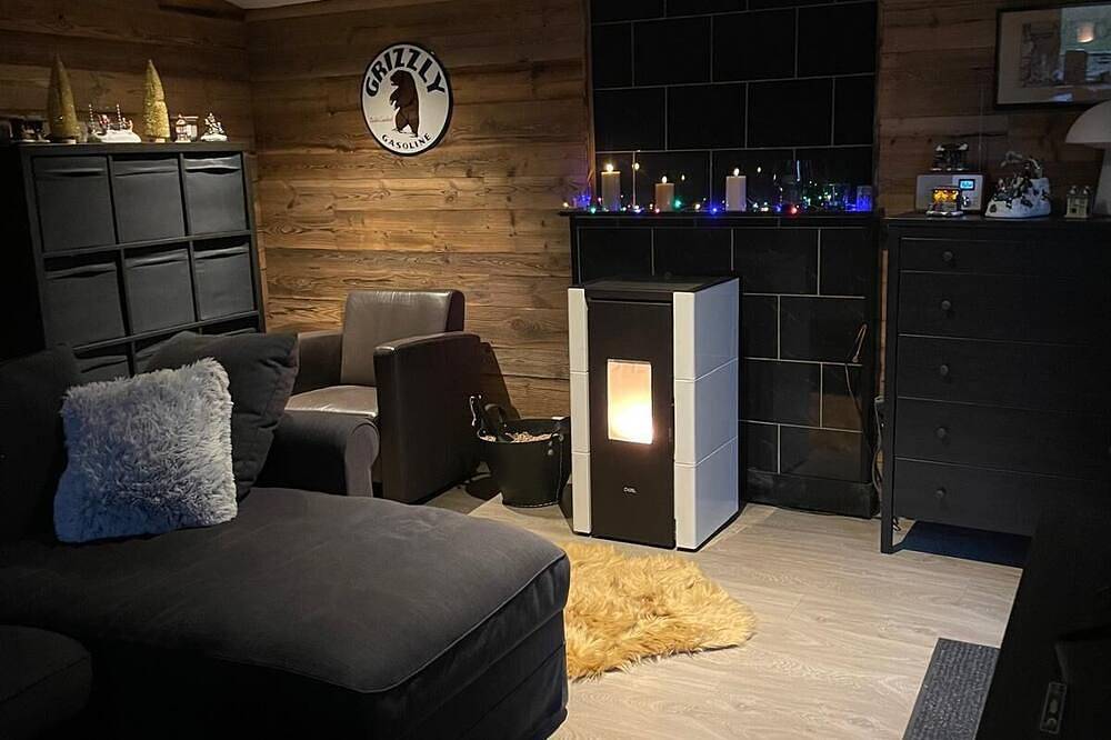 La Luna: Discover our beautiful chalet at Jocomo Recreation Park, nestled in the lush countryside in Lanaken, Hoge Kempen