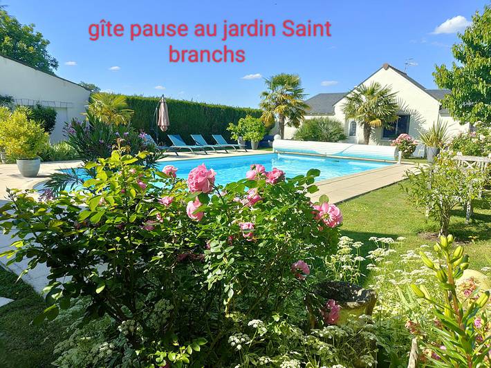 Gîte pour 4 personnes, avec piscine ainsi que terrasse et jardin