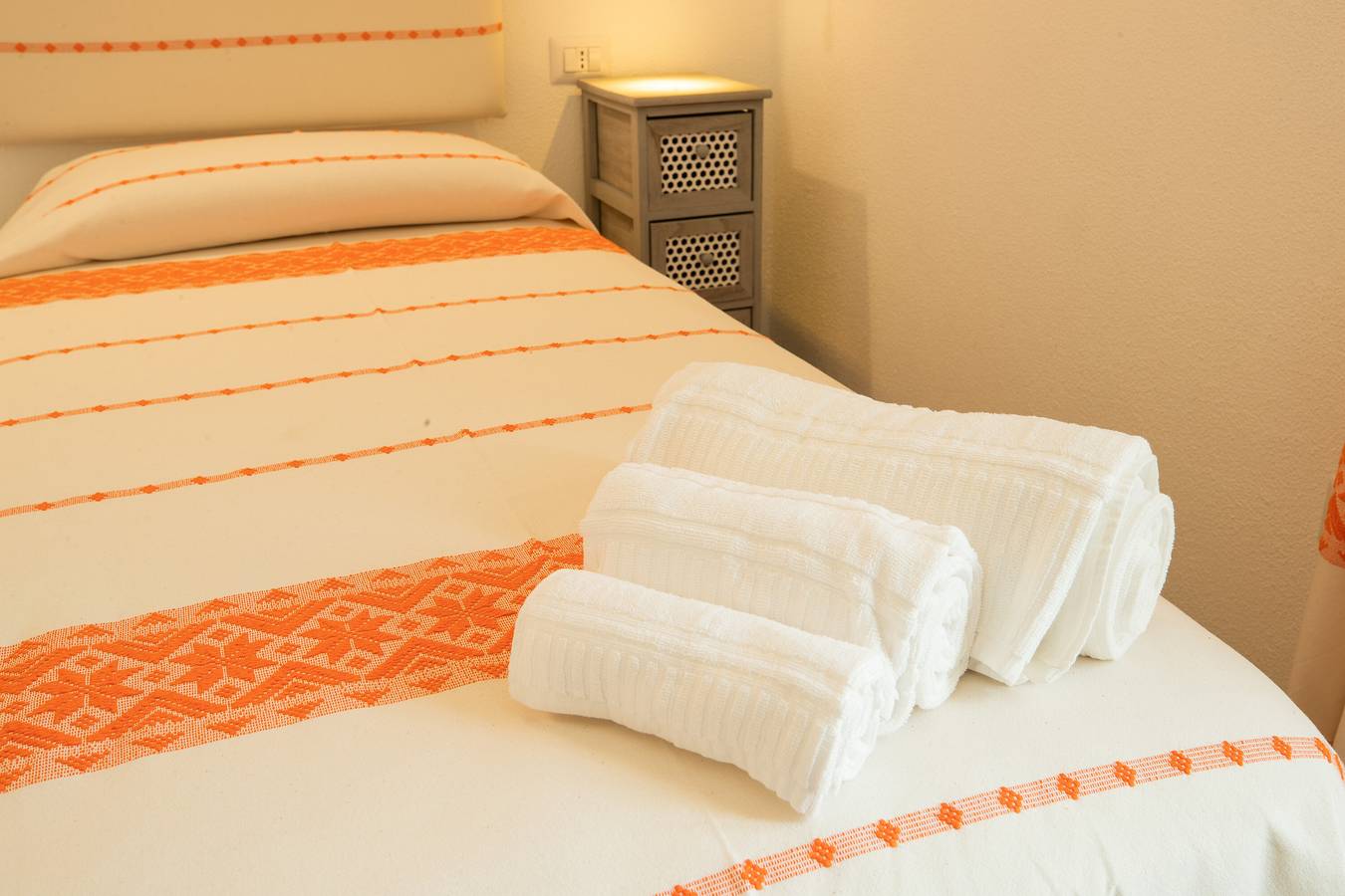 Vakantiehuis "Villa S'ena e Su Juncu" met Bergzicht, Zwembad & Wi-Fi in Lòcula, Barbagia