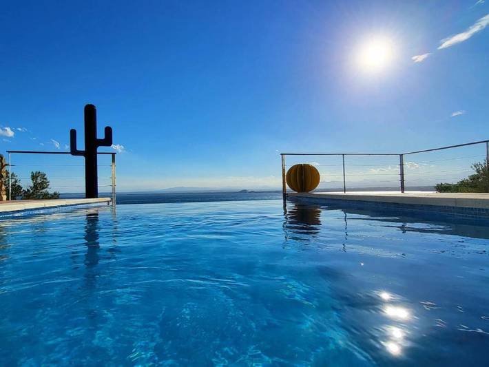 Chalet pour 9 personnes, avec Terrasse et Jardin ainsi que Piscine et Vue à Roses