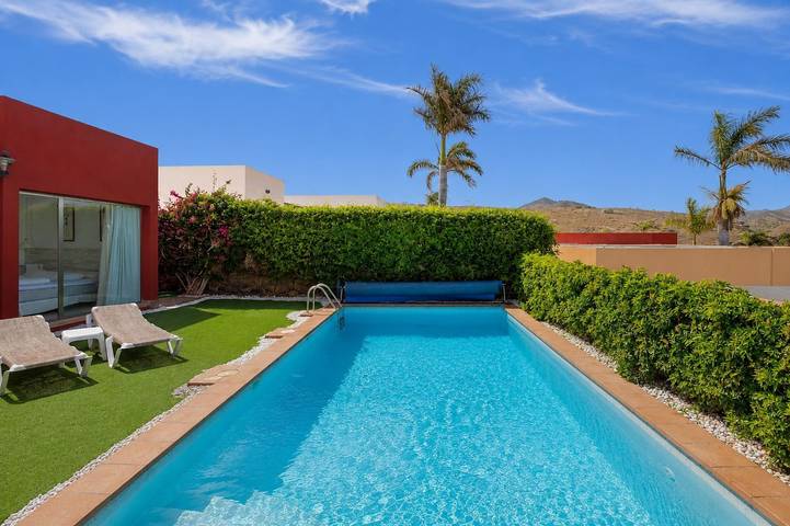 Villa für 4 Personen, mit Terrasse und Garten sowie Pool