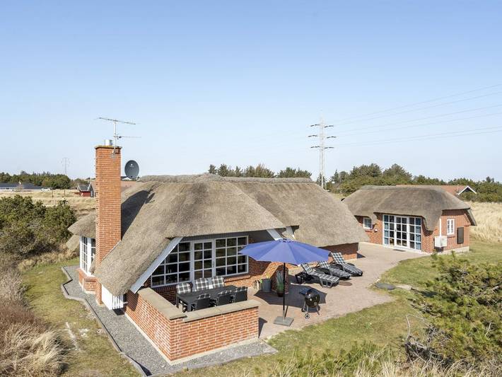 Ferieudlejning for 7 personer, med terrasse og sauna i Hvide Sande