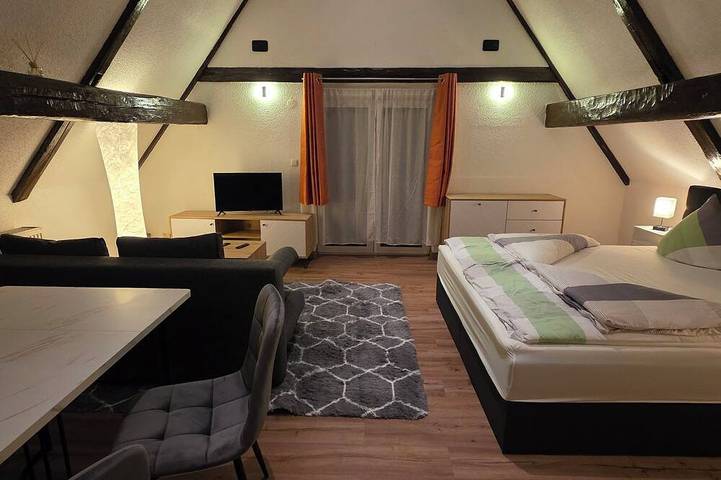 Ganze Wohnung, Willkommen in der Ferienwohnung Dachblick, einer hellen & gemütlichen Unterkunft in Bad Elster, Chemnitz und Umgebung