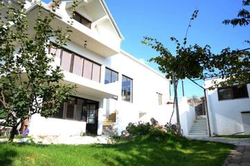 Cottage pour 2 personnes, avec jardin ainsi que vue et piscine dans Prilep