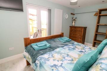 Log Cabin for 4 People in Brandesburton, East Riding of Yorkshire, Photo 4